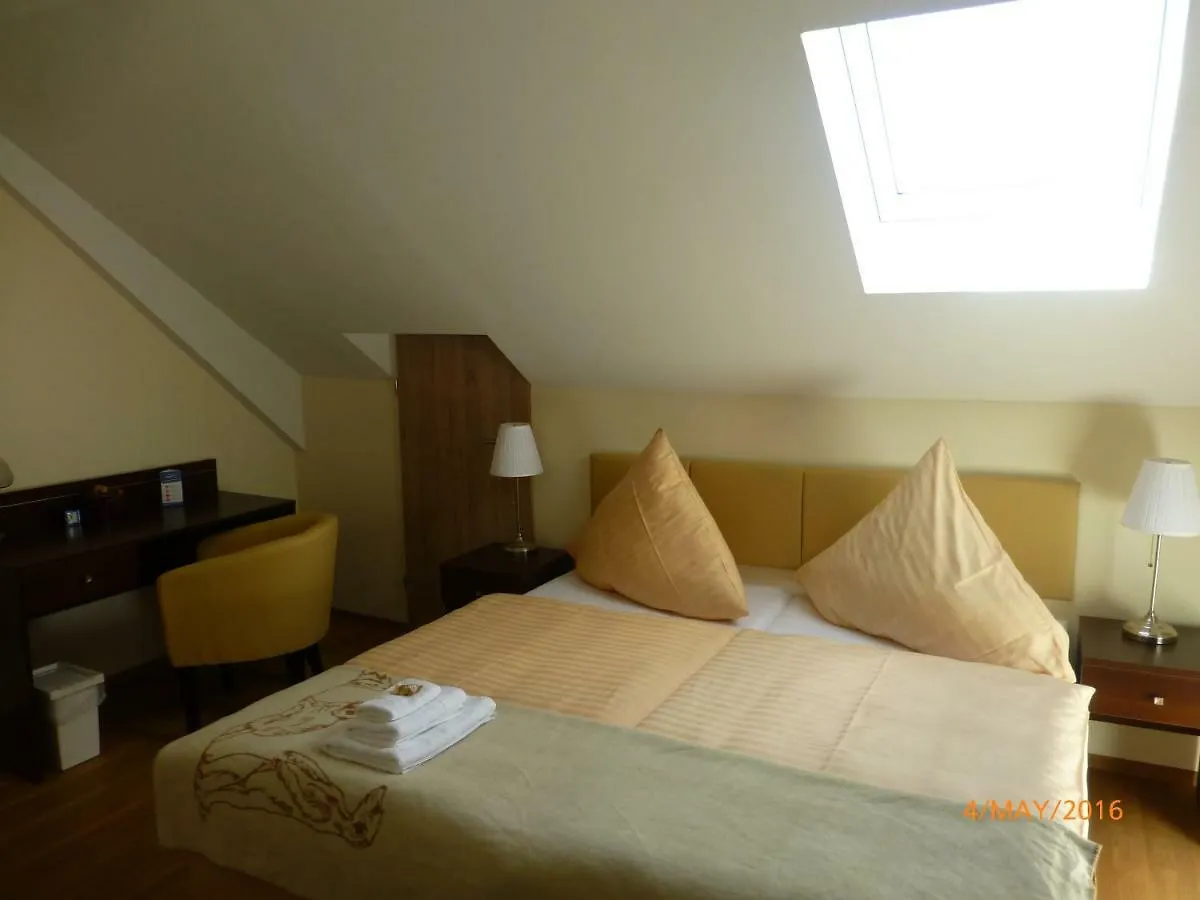 Gasthof Zum Hirschen Hotel Petersaurach 0*,